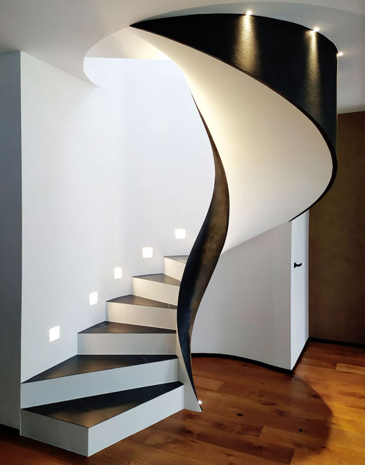 Produzione e montaggio di scale elicoidali prefabbricate in cemento armato Produzione e montaggio di scale elicoidali prefabbricate in cemento armato